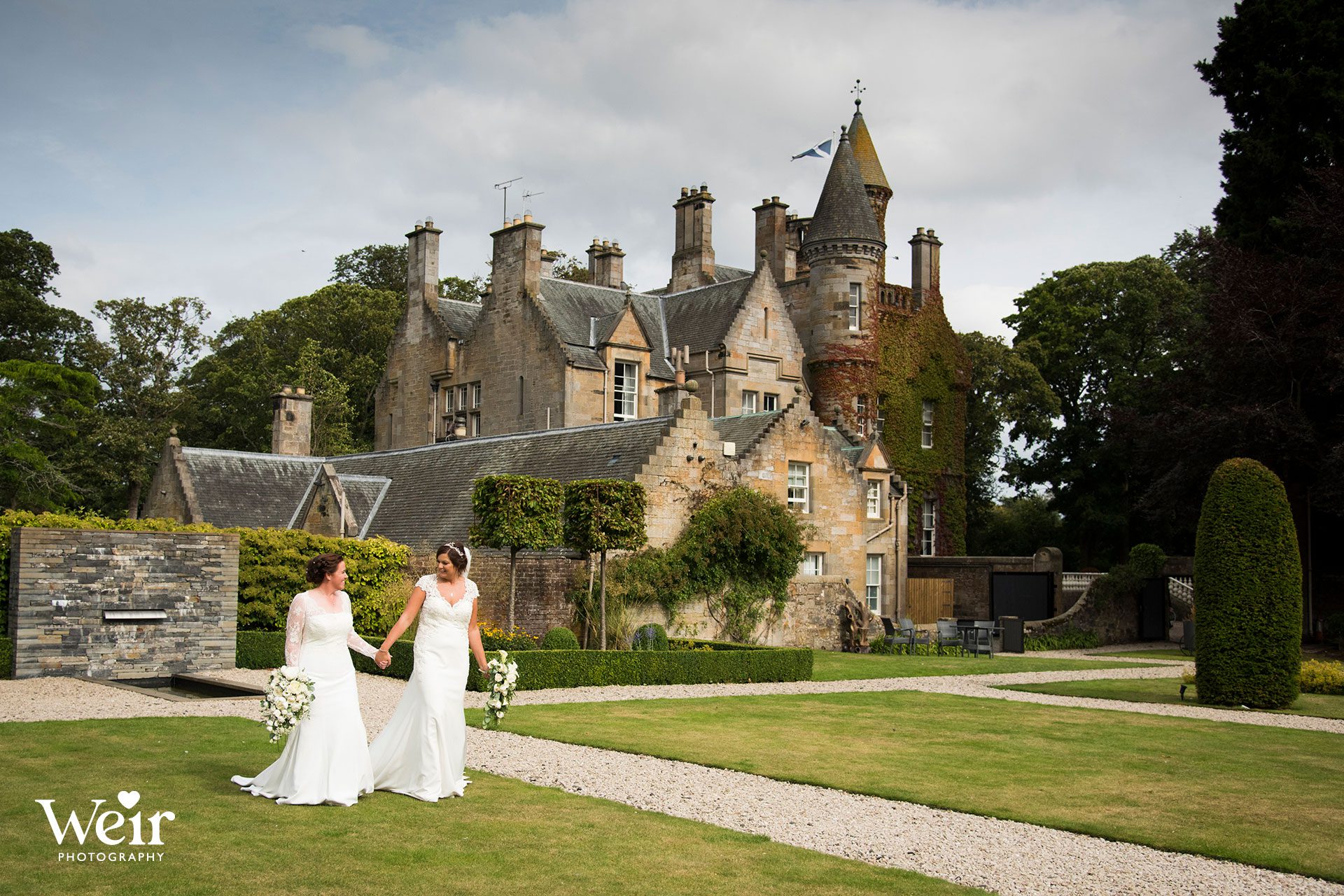 Bride & Bride in grounds of Carlowrie Castle